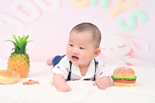 广汉宝宝在妈妈肚子里